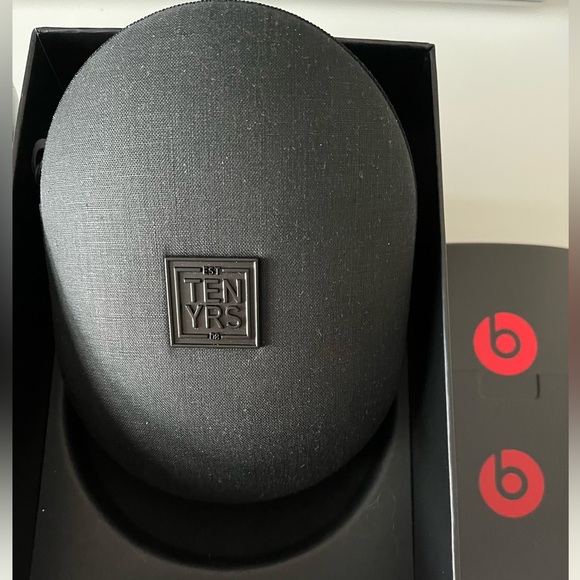 Beats Studio3 Wireless Decade Collection OverEar Headphone+HeadphoneStand(bonus) - Picture 11 of 11